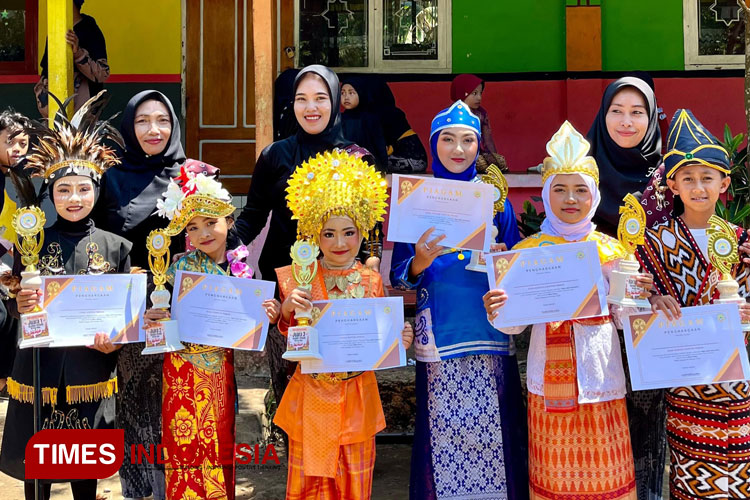 Peluang Cuan dari Sewa Baju Adat, Begini Cerita Wanita Muda di Banyuwangi