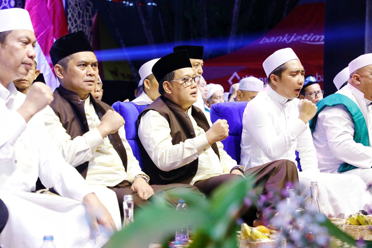 Pj-Gubernur-Adhy-saat-acara-dzikir-dan-bersholawat-a.jpg