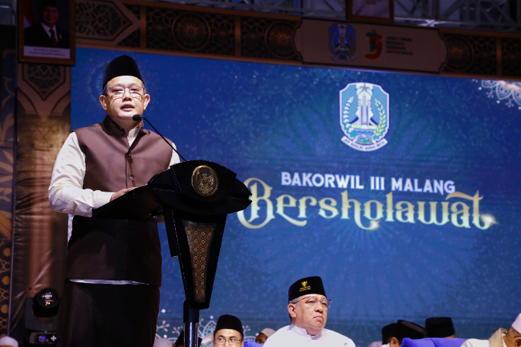 Lantunan Dzikir dan Sholawat Bersama Ribuan Warga di Bakorwil III Malang, Pj Gubernur Jatim Beri Pesan Lancarkan Pilkada 2024