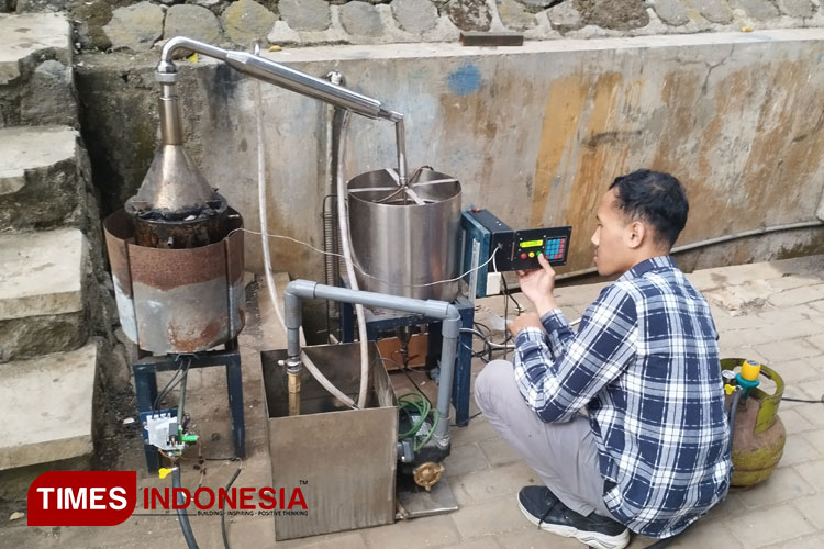 Mahasiswa Polinema Malang Kembangkan Alat Pengubah Sampah Plastik menjadi Bahan Bakar