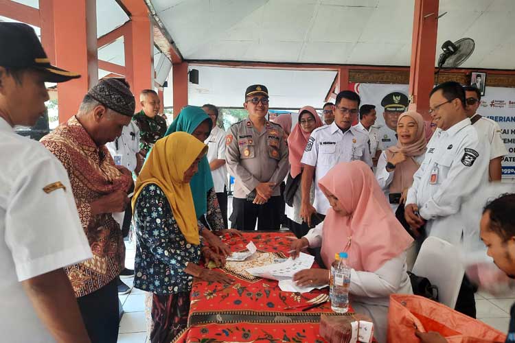 Pemkab Probolinggo Salurkan BLT DBHCHT ke 22 Ribu KPM