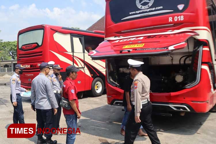 Antisipasi Tumpahan Solar, Polres Pacitan Cek Kelayakan Armada Bus di Terminal