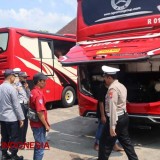 Antisipasi Tumpahan Solar, Polres Pacitan Cek Kelayakan Armada Bus di Terminal