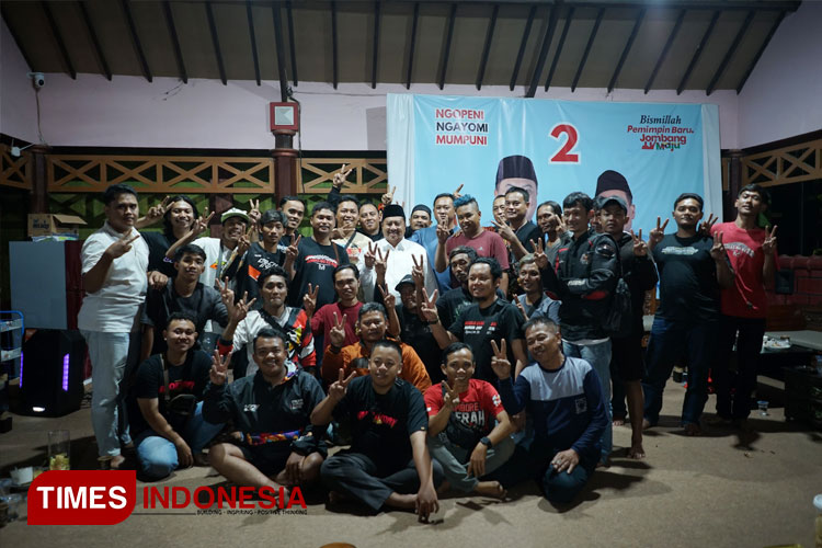 H Warsubi Calon Bupati Jombang nomor urut 2 saat menemui Komunitas RX King. (FOTO: Rohmadi/TIMES Indonesia)