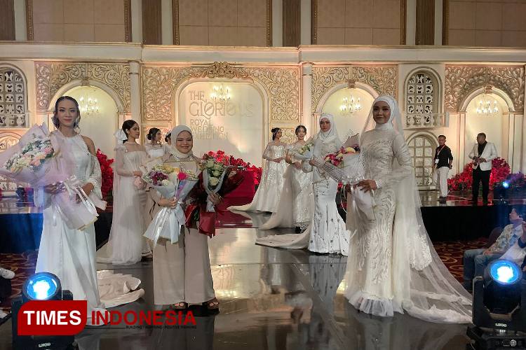 The Glorious Royal Wedding, Fashion Designer Malang Pamerkan Karya Pertama Kali