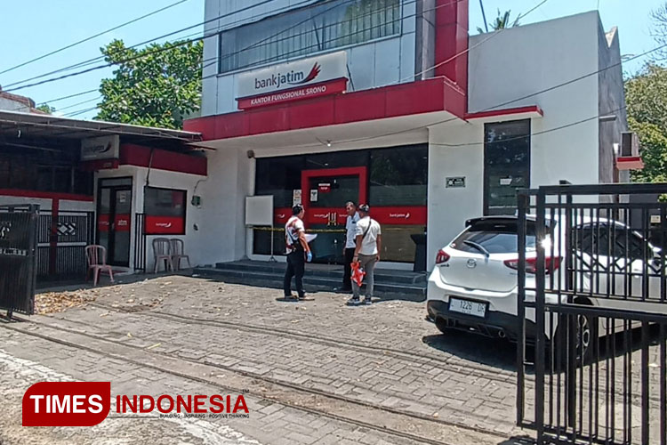 Kantor Bank Jatim di Banyuwangi Disatroni Pria Bersenpi