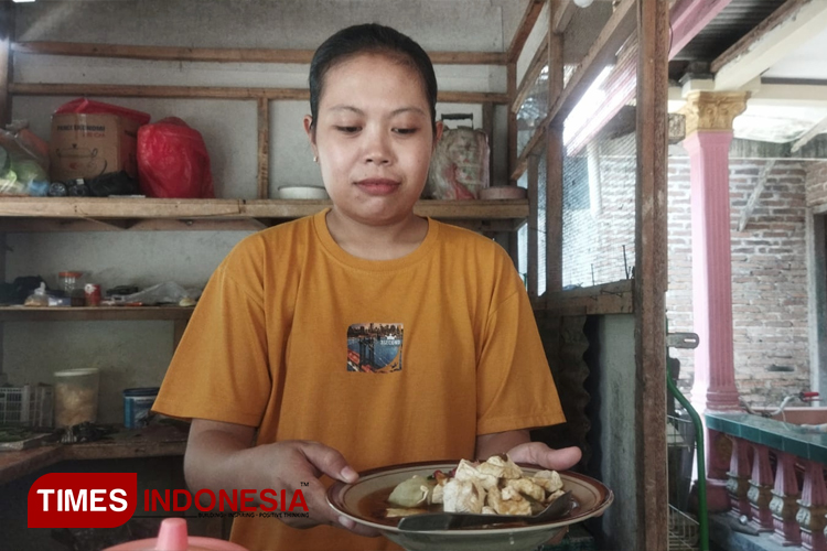 Tahu Lontong Khas Pacitan, Murah, Pedas dan Bikin Ketagihan