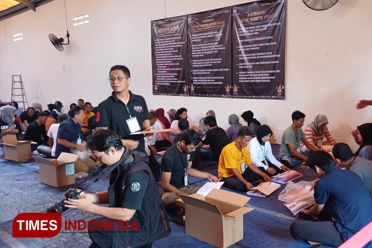 KPU Kota Tasikmalaya Memulai Proses Sortir dan Lipat Surat Suara Pilkada 2024