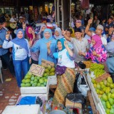 Khofifah Disambut Histeris Pedagang Pasar Besar Malang