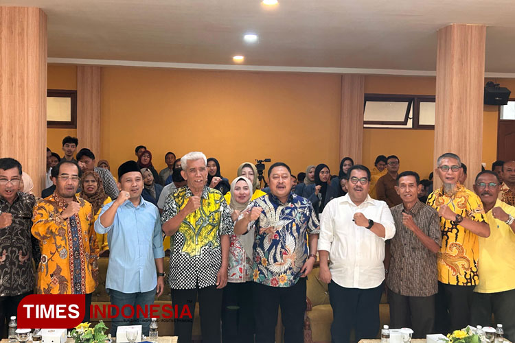 Para-narasumber-dan-peserta-seminar.jpg