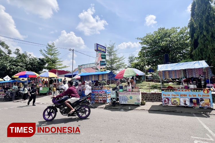 berjalan-diiringi-puluhan-ribu-pendukungnya-2.jpg