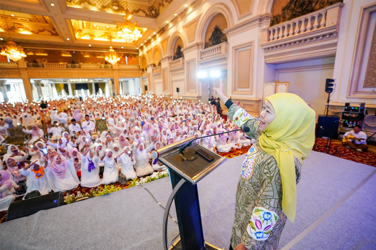 Ribuan Kader Muslimat NU Siap Turun Kawal Khofifah - Emil