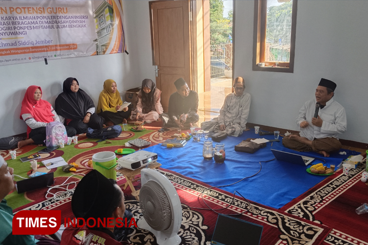 Dosen UIN KHAS Jember Beri Pelatihan Penulisan Ilmiah pada Guru di Banyuwangi