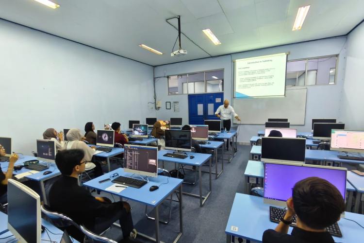 Dosen dari Prancis Hadir di Kelas BIKBP dan BII Polinema, Wujud Kerja Sama Internasional 