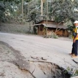 Erupsi Gunung Lewotobi Laki-Laki, Kementerian PU Kerahkan Alat Berat Buka Akses Maumere - Larantuka