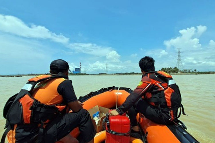SAR Cilacap Evakuasi Anak Korban Kasus Tenggelam dari Pantai Bedahan
