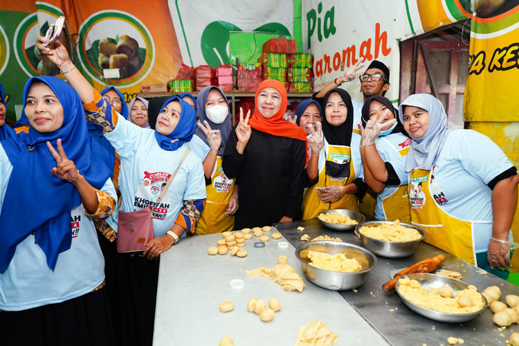 Khofifah-saat-berada-dikampung-pia-a.jpg