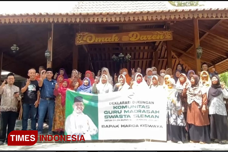Komunitas Guru Madrasah Swasta Kabupaten Sleman (KGMSS) menyatakan dukungan kepada Harda Kiswaya di Pilkada Sleman 2024. (Foto: dok.KGMSS for TIMES Indonesia)