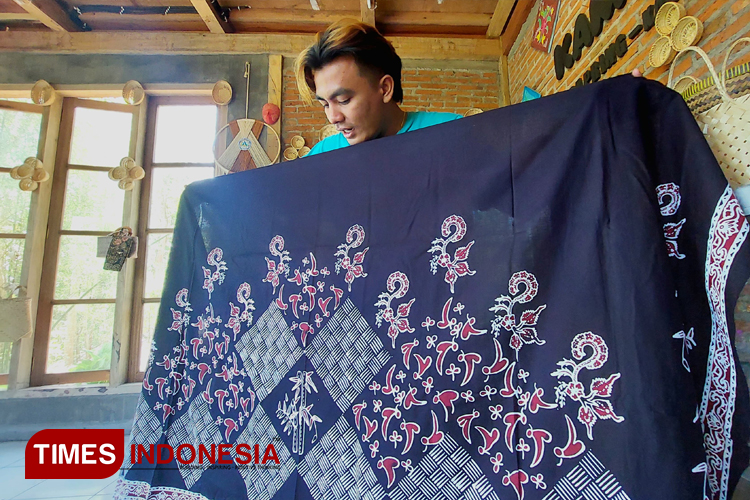 Jadi Tanda Pergantian Musim, Bunga Sriwil Kutil Jadi Motif Baru Batik Banyuwangi