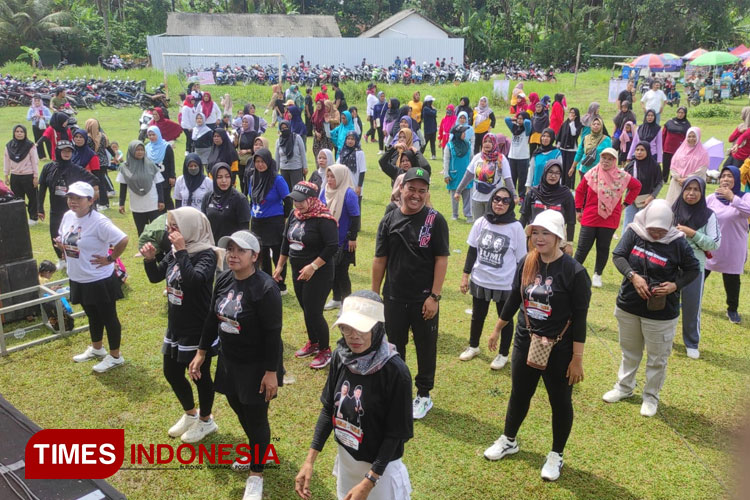 Suasana pembukaan mancing gratis dan senam bugar di lapangan Desa Gemuruh Kecamatan Bawang Banjarnegara. (FOTO: Muchlas Hamidi/TIMES Indonesia)