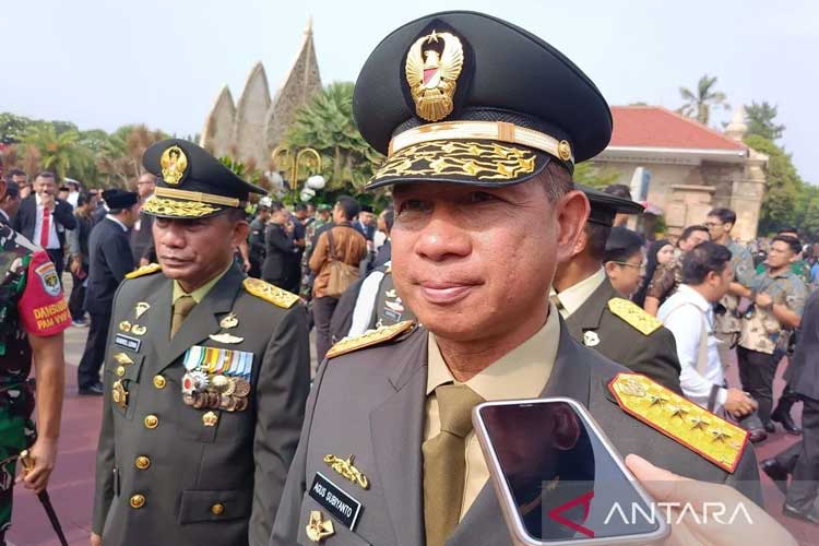 TNI Buka Dapur Umum dan Pelayanan Kesehatan untuk Korban Erupsi Gunung Lewotobi