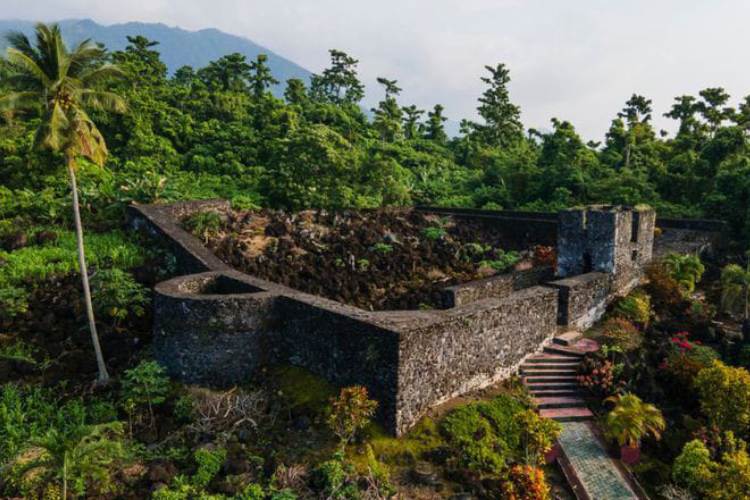 The beautiful ambiance of Fort tahula from top. (Photo: dangdute03/Pinterest)