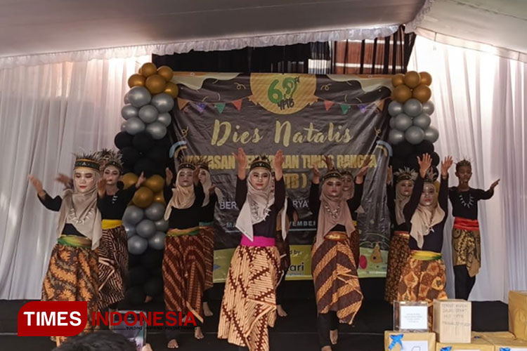Penampilan-tari-siswa-YPTB-Malang-2.jpg