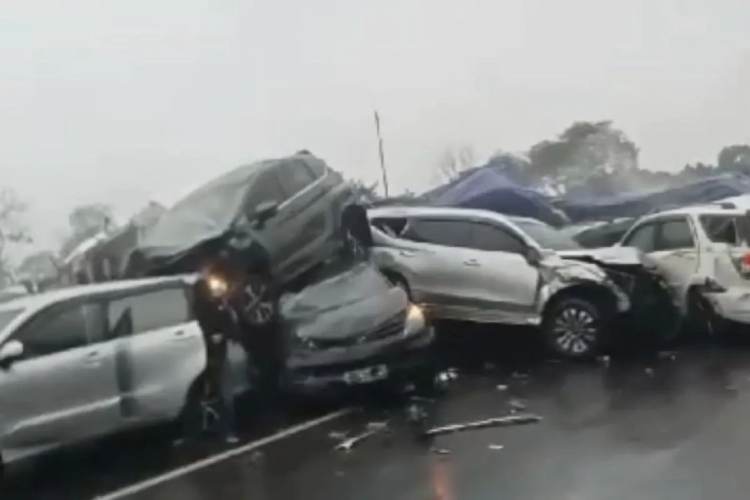 Kecelakaan Beruntun di Tol Cipularang KM 92 Diduga Akibat Rem Blong