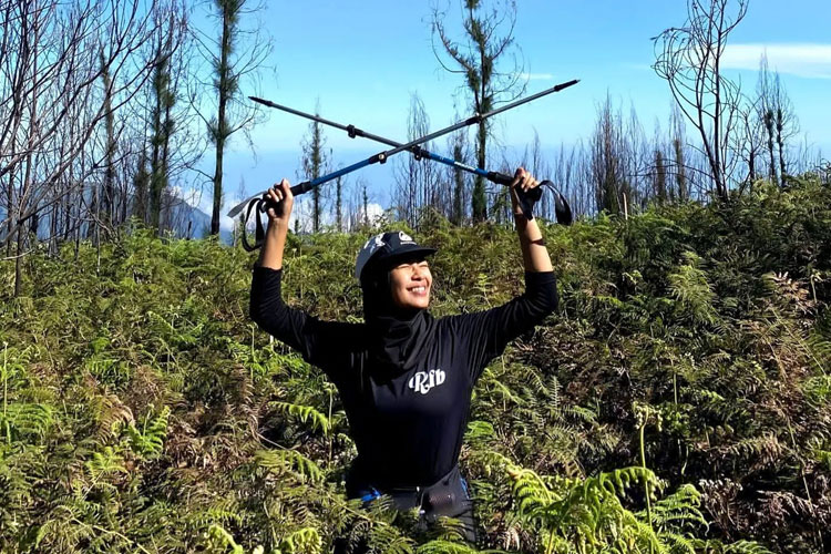 Wafaq duing her time climbing a mountain in Java. (Photo: Wafaq/Instagram)