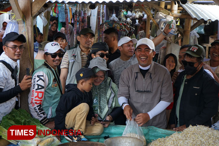 Digerakkan Cinta, Kampanye Gus Haris-Ra Fahmi di Krucil Dibanjiri Warga