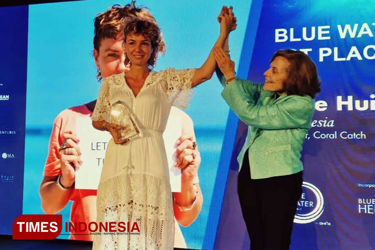 Pendiri Coral Catch Rose Huizenga Terima Penghargaan Bergengsi Blue Water Heroes 2024