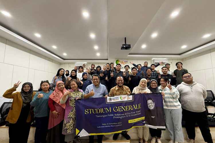 Fikom Unitomo Gelar Studium Generale: Siapkan Mahasiswa Hadapi Tantangan Era Post-Truth