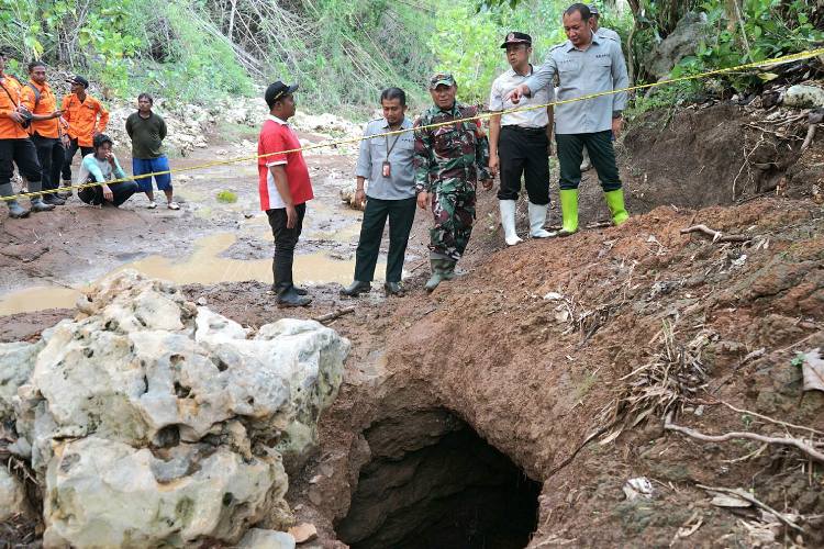 Gandeng Tim Geofisika ITS, BPBD Jatim Kaji Fenomena Lubang Penyedot Air Sungai di Blitar