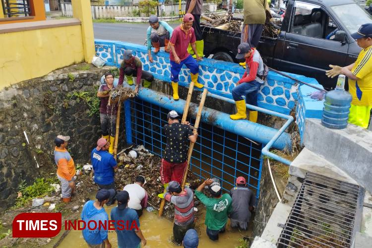 Atasi Banjir Kota, Empat Titik Perangkap Sampah Terpasang di Pacitan