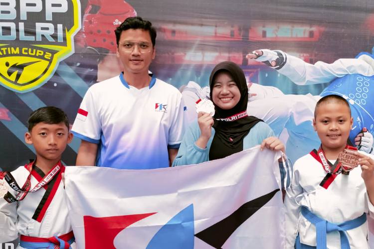 F1 Club Taekwondo Malang Raih 4 Medali Poomsae Prestasi KBPP Porli Jatim Cup