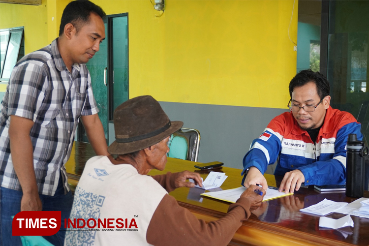 PT Pertamina Rosneft Pengolahan dan Petrokimia Salurkan Bantuan untuk Lansia di Tuban