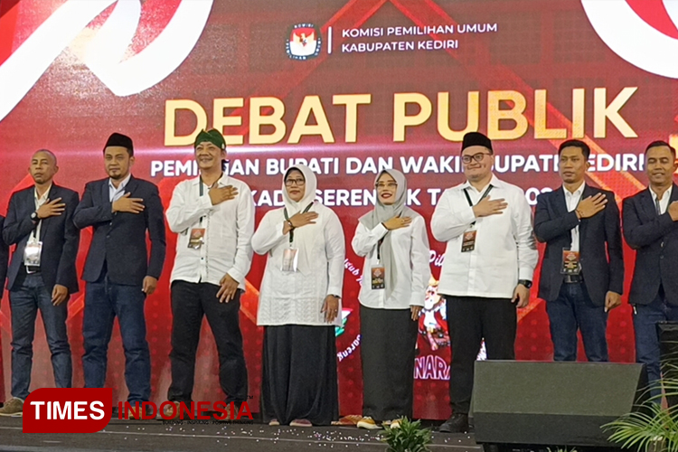 Debat Publik Terakhir Pilbup Kediri: Kedua Paslon Saling Bergandengan Tangan