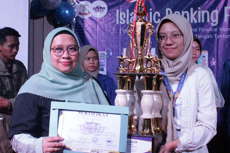 UIN Malang: Ilona Fadillah, One Promising Student in Economic Industry