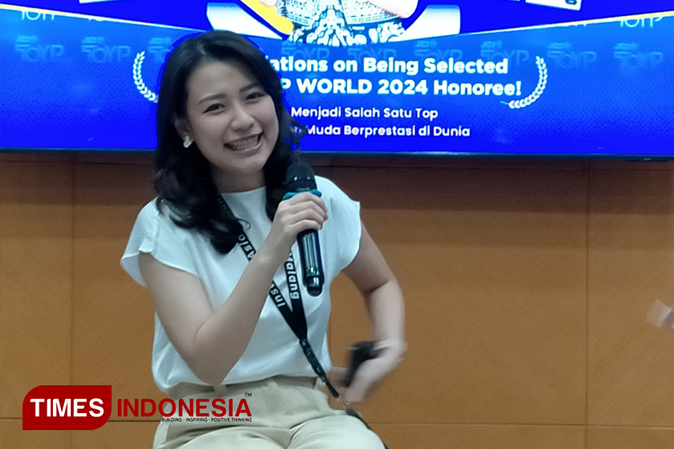 Risa Santoso mengatakan penghargaan ini memacunya untuk berbuat banyak agar mahasiswa juga bisa berprestasi di ajang dunia. (FOTO: Widodo irianto/TIMES Indonesia).