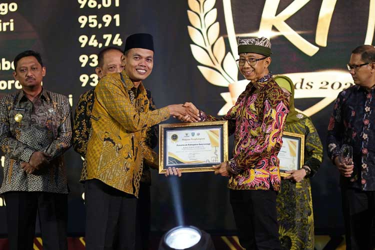 Pemkab Banyuwangi Raih Predikat Badan Publik Informatif di KI Awards 2024