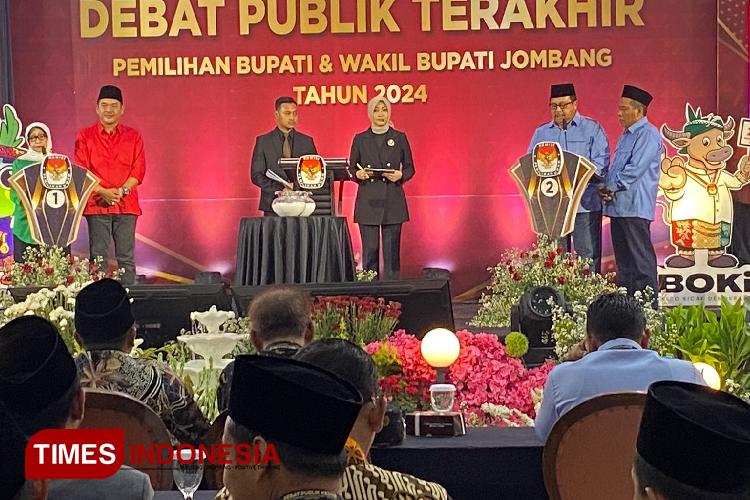 Pasangan WarSa Tampil Lebih Percaya Diri di Debat Pamungkas Pilkada Jombang 2024