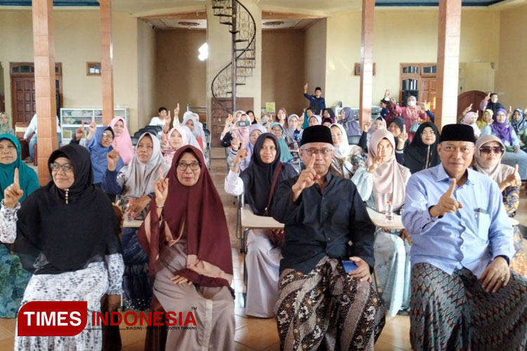 Pasangan Vinanda-Gus Qowim Dapat Doa Restu Ibu-Ibu Muslimat NU Kota Kediri