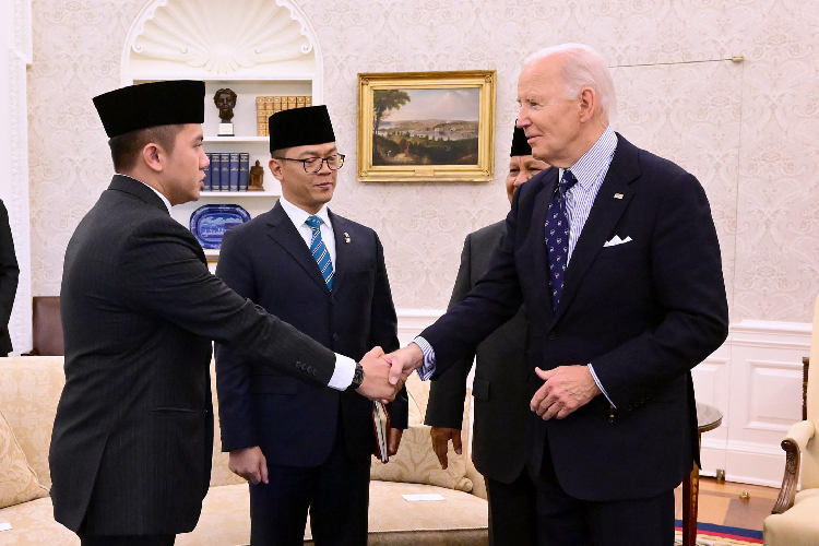 Sikap Tegas Seskab Teddy Dampingi Prabowo Temui Presiden Joe Biden di Gedung Putih