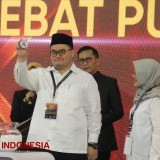 Tampil Meyakinkan dalam Dua Kali Debat, Elektabilitas Dhito-Dewi Sentuh 77 Persen 