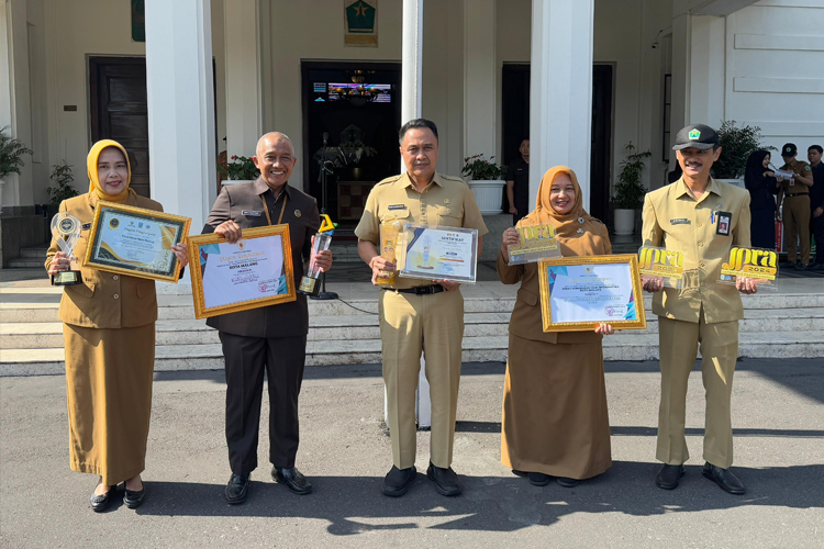 Pemkot Malang Panen Penghargaan, Pj Wali Kota Iwan Kurniawan Pesan Jaga dan Kuatkan Layanan Publik