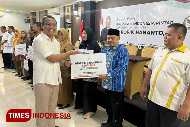 6861 Siswa di Banjarnegara Dapat Bantuan Program Indonesia Pintar Aspirasi PKS 