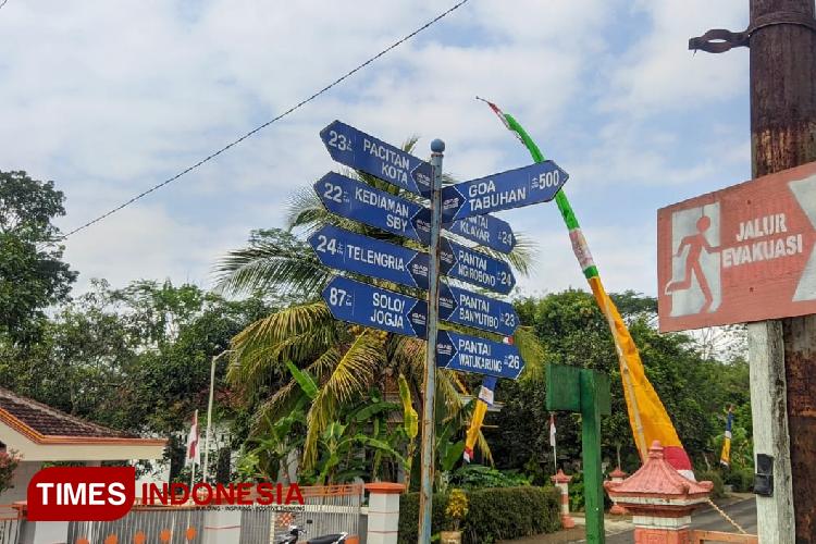 Pantai-Kasap-adalah-satu-satunya-destinasi-di-Pacitan-b.jpg