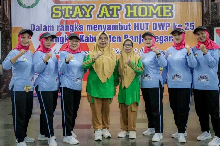 Lomba Senam ‘Stay at Home’ HUT ke-25 Dharma Wanita Banjarnegara Meriah