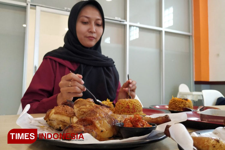 Ayam Roasting Khas Palestina Bertemu Nasi Timur Tengah, Rasa Istimewa!