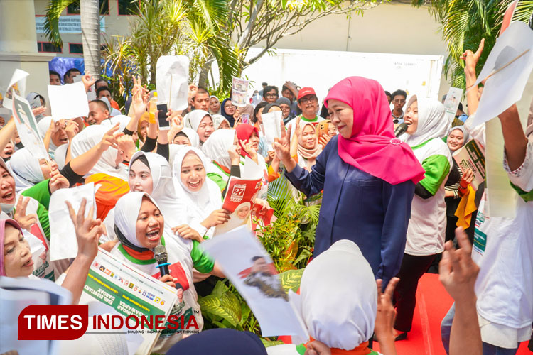 Karyawan Sekar Laut Sidoarjo Kompak Dukung Khofifah, Disebut Sosok Cagub Paling Ngayomi